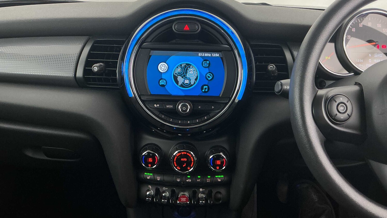 Used MINI Hatch 2019 for sale - 77943402: Photo 8