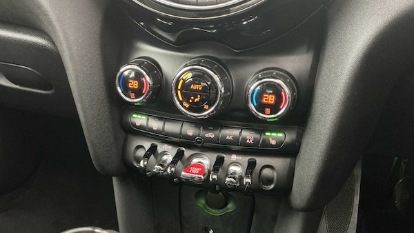 Used MINI Hatch 2019 for sale - 76242456: Photo 30