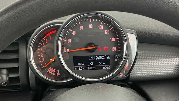 Used MINI Hatch 2019 for sale - 76242456: Photo 9