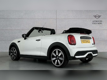 Used MINI Convertible 2024 for sale - 76230339: Photo 2