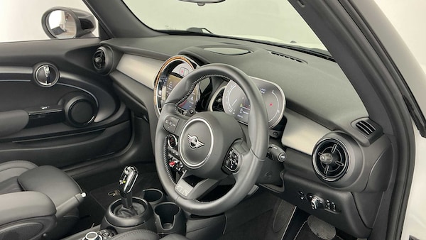 Used MINI Convertible 2024 for sale - 76230339: Photo 6