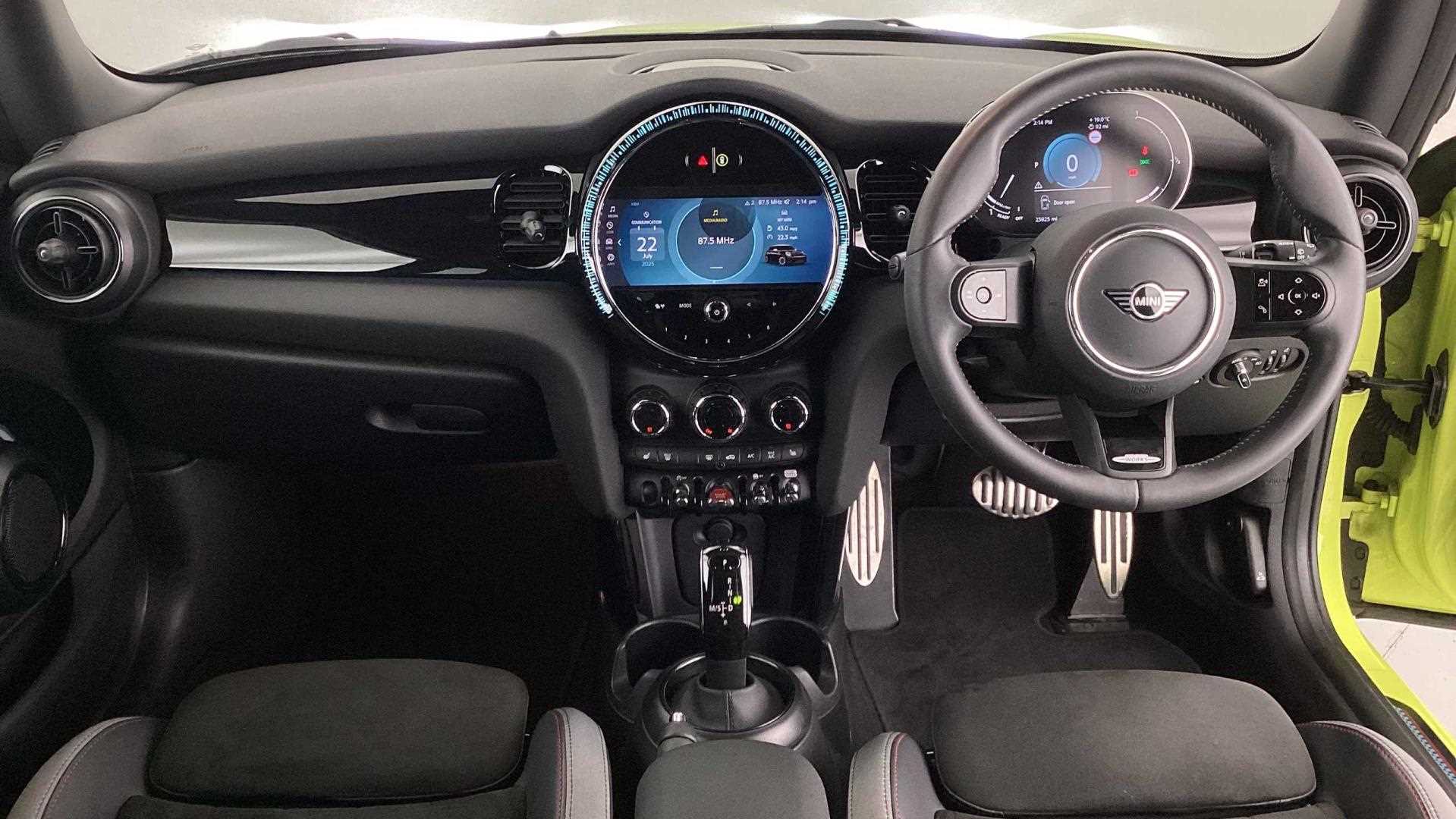 Used MINI Hatch 2023 for sale - 75903612: Photo