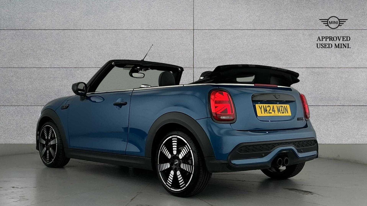 Used MINI Convertible 2024 for sale - 76529214: Photo 2