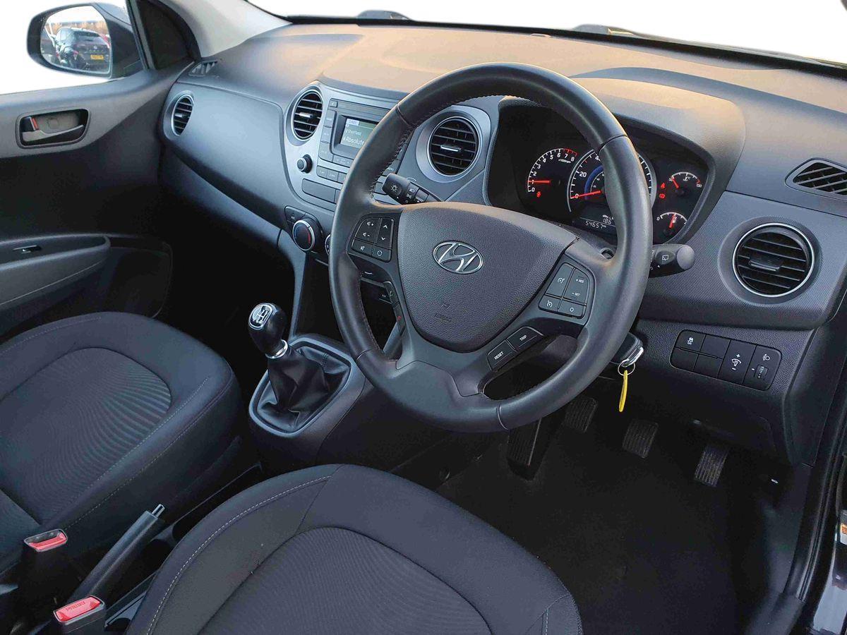 Used Hyundai i10 2018 for sale - 76780212: Photo 10