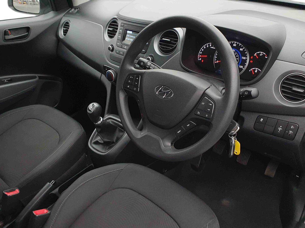 Used Hyundai i10 2017 for sale - 77442613: Photo 10