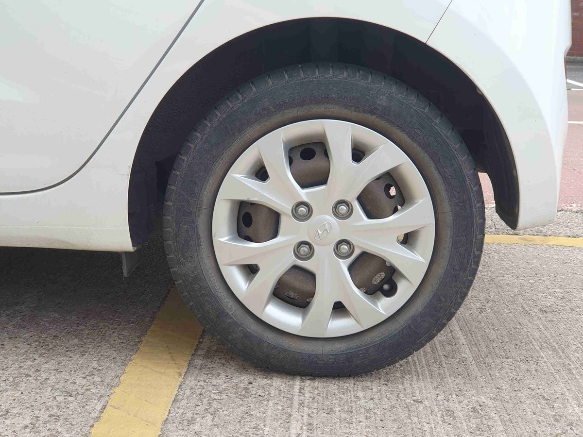 Used Hyundai i10 2016 for sale - 76552365: Photo 9