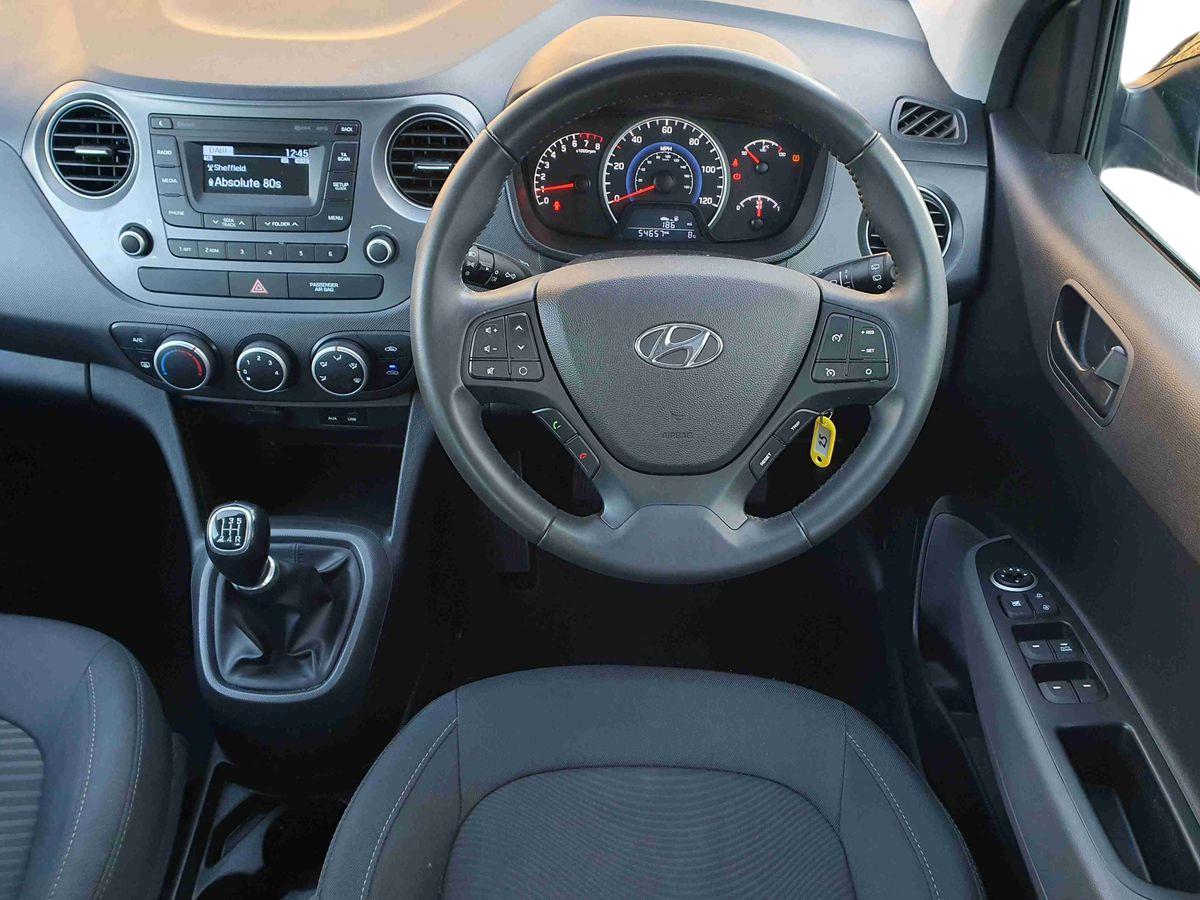 Used Hyundai i10 2018 for sale - 76696546: Photo 12