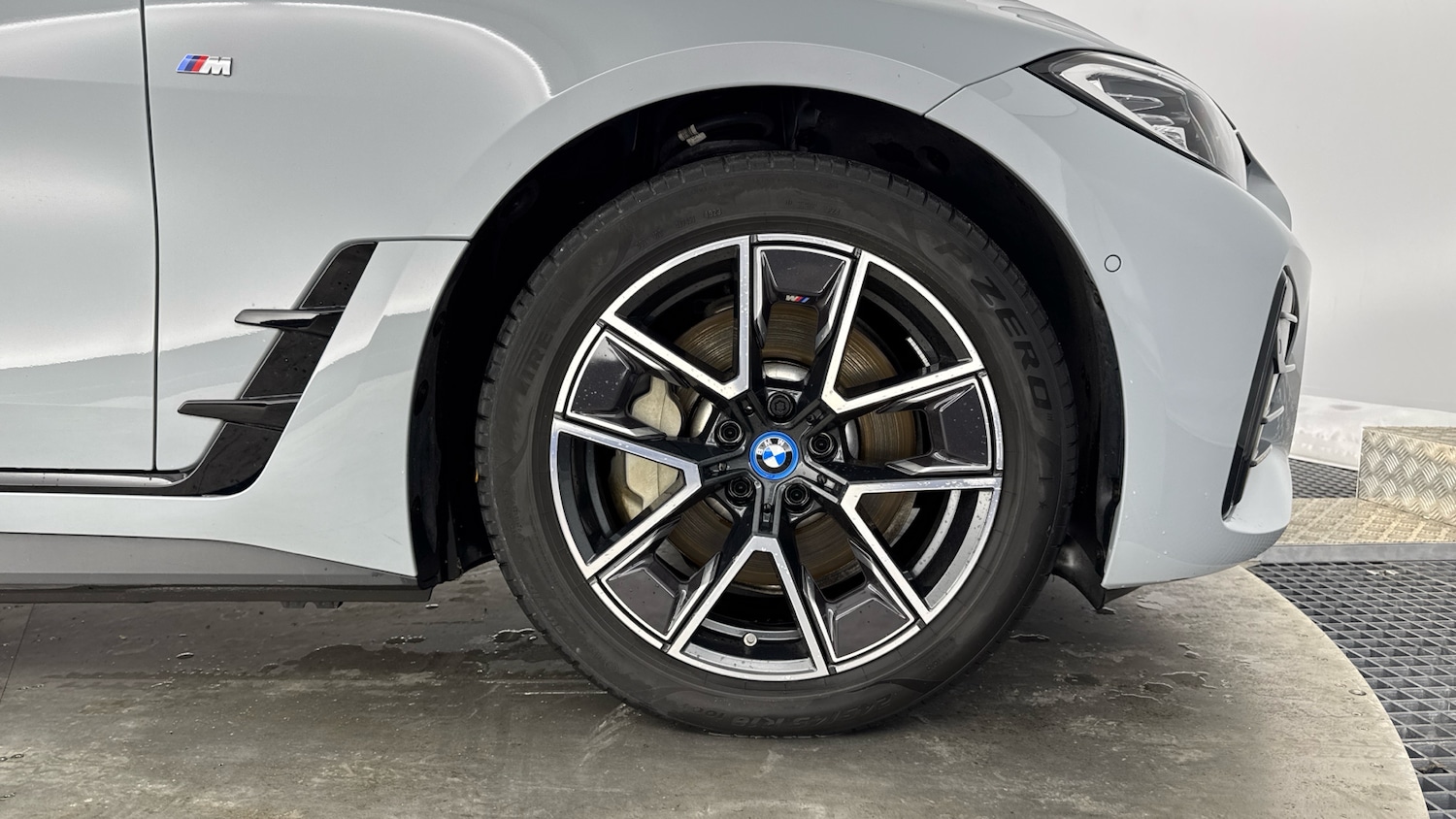 Used BMW i4 2023 for sale - 76766846: Photo 14