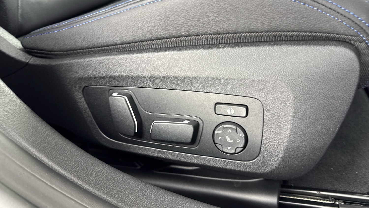 Used BMW i4 2024 for sale - 76799058: Photo 19