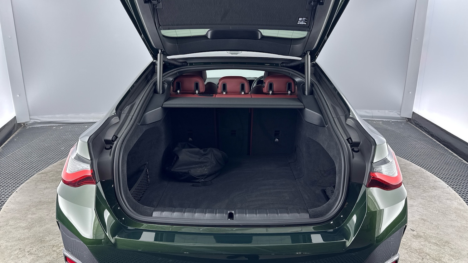 Used BMW i4 2024 for sale - 76477095: Photo 13