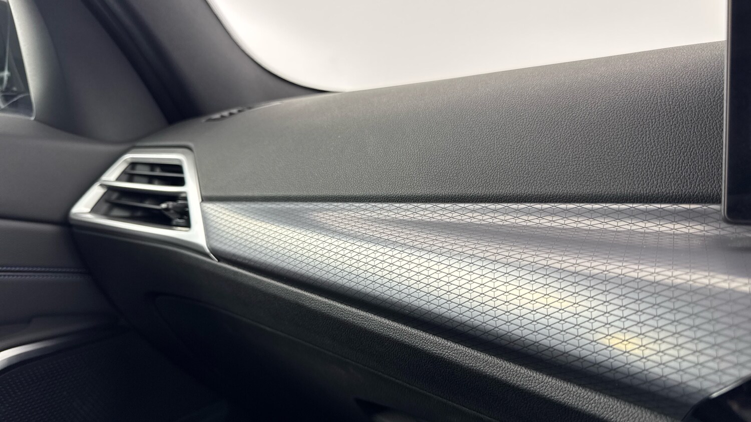 Used BMW 3 Series 2025 for sale - 76302107: Photo 30