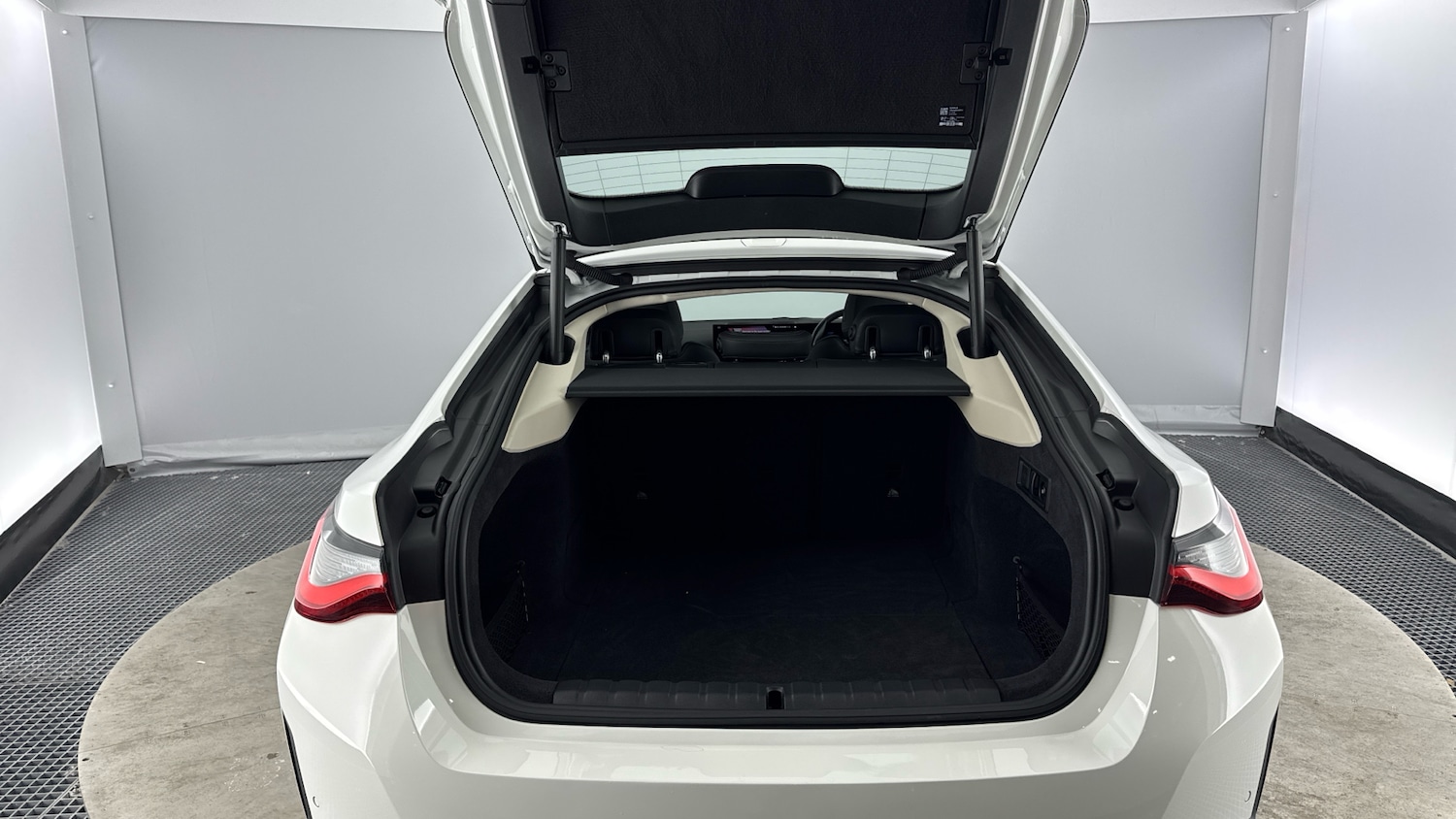 Used BMW i4 2022 for sale - 76831560: Photo 13