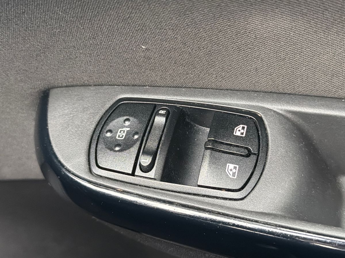 Used Vauxhall Corsa 2015 for sale - 77002403: Photo 20