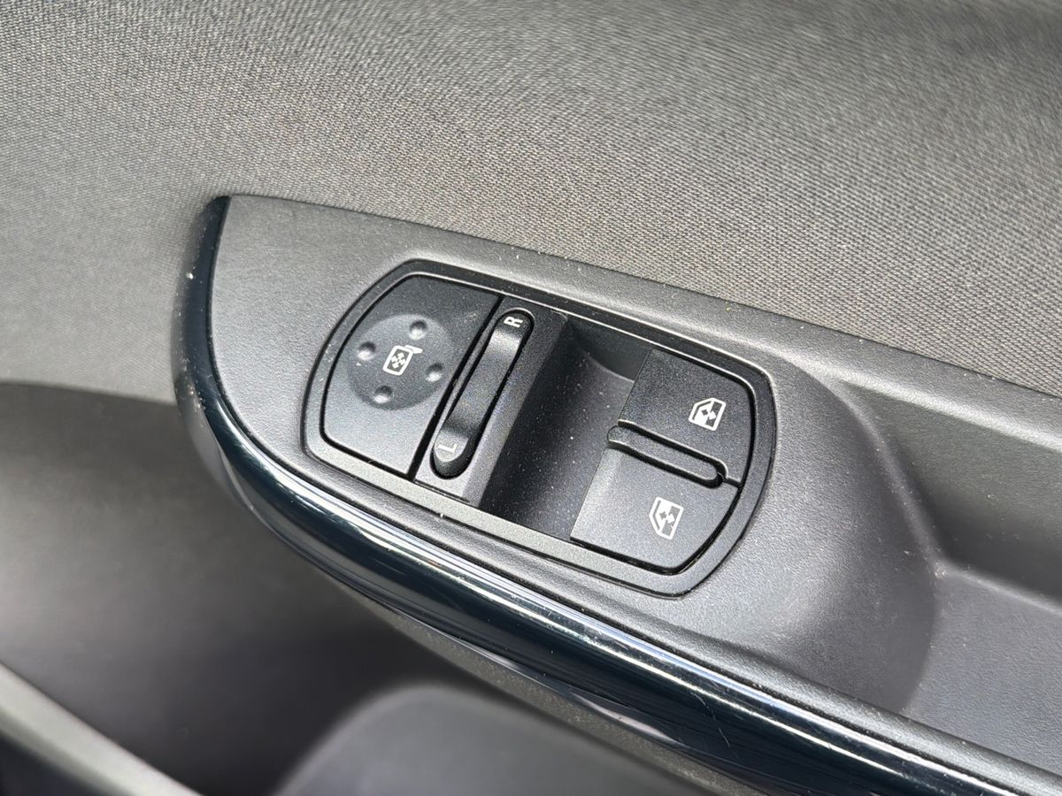 Used Vauxhall Corsa 2015 for sale - 78117737: Photo 20