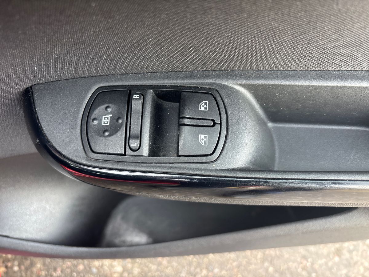 Used Vauxhall Corsa 2016 for sale - 77552296: Photo 20