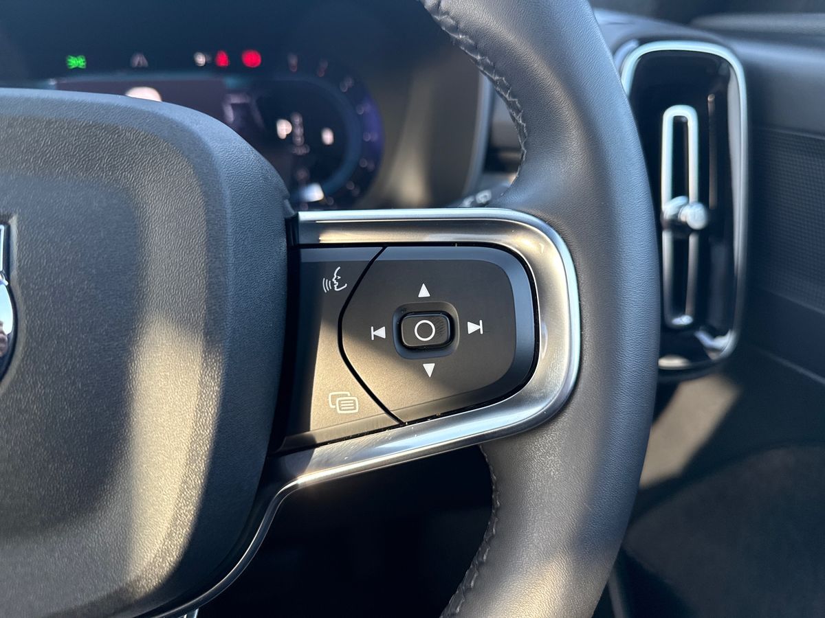 Used Volvo XC40 2023 for sale - 77380882: Photo 17