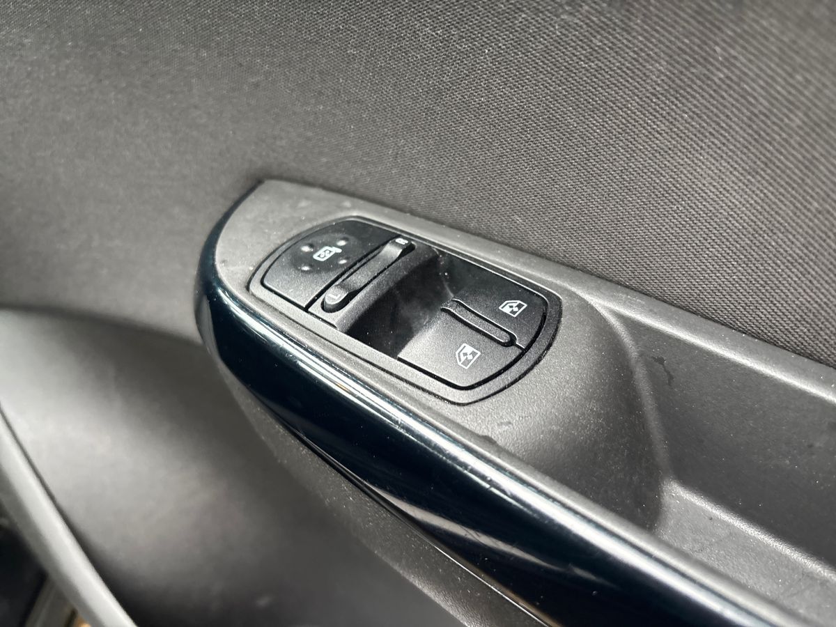 Used Vauxhall Corsa 2015 for sale - 77630799: Photo 20