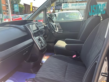 Used Toyota Voxy 2012 for sale - 78954037: Photo