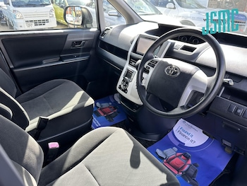 Used Toyota Voxy 2010 for sale - 78456906: Photo
