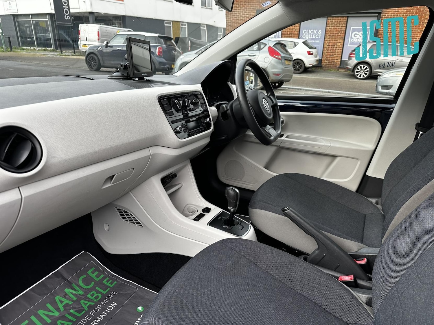 Used Volkswagen up! 2014 for sale - 76951956: Photo 3