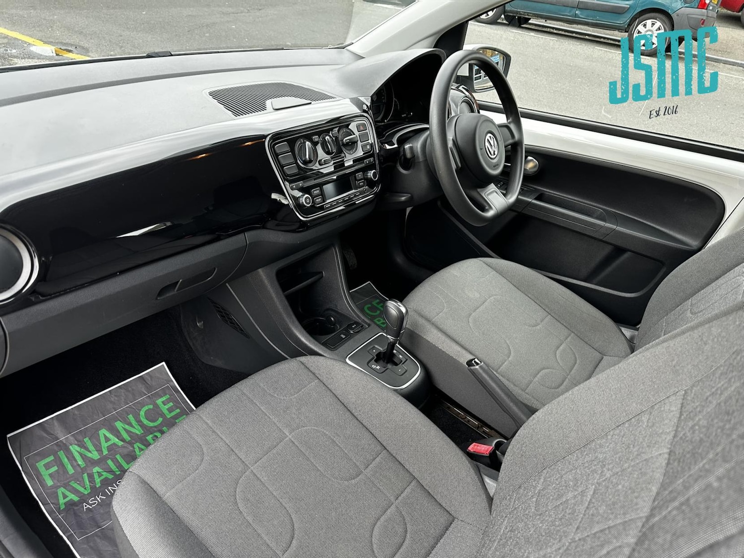 Used Volkswagen up! 2015 for sale - 76352664: Photo 2