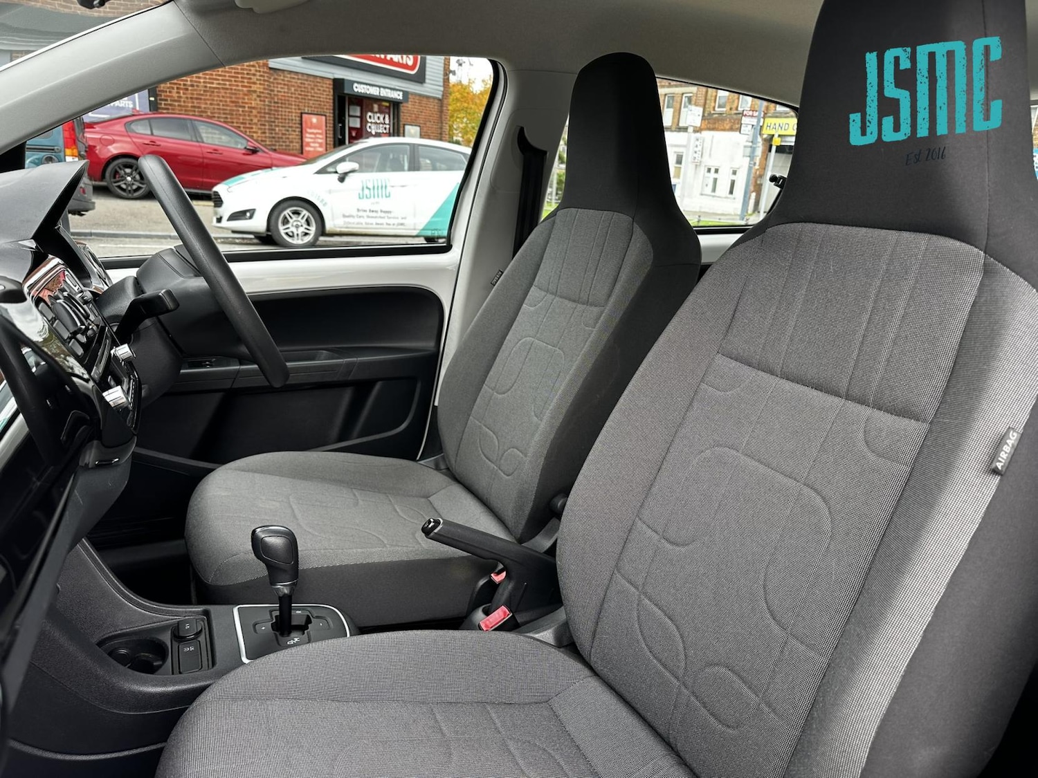 Used Volkswagen up! 2015 for sale - 76352664: Photo 9