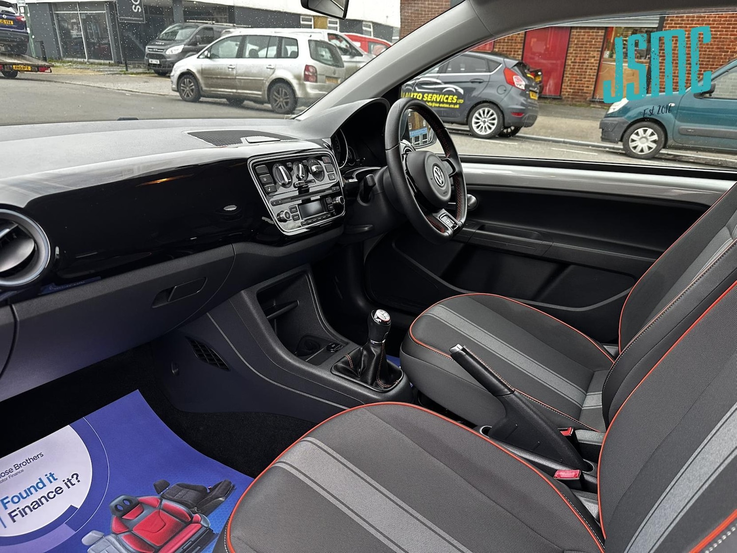 Used Volkswagen up! 2014 for sale - 77644128: Photo 2