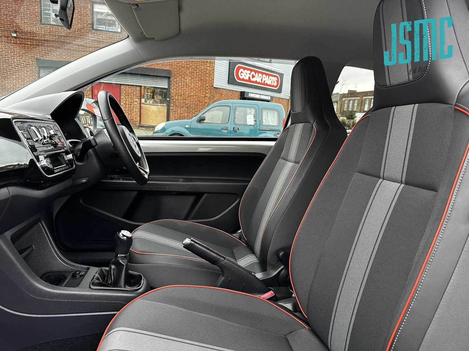 Used Volkswagen up! 2014 for sale - 77644128: Photo 5