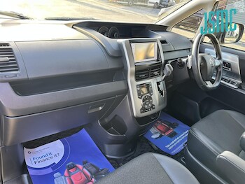 Used Toyota Voxy 2013 for sale - 78417571: Photo