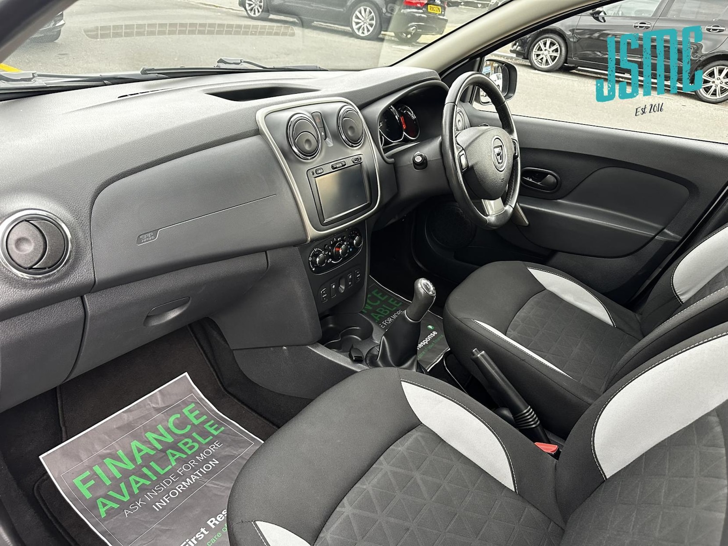 Used Dacia Sandero Stepway 2015 for sale - 76076498: Photo 2