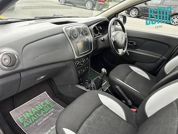 Used Dacia Sandero Stepway 2015 for sale - 76076498: Photo 2