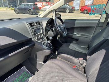 Used Toyota Verso 2011 for sale - 75567371: Photo
