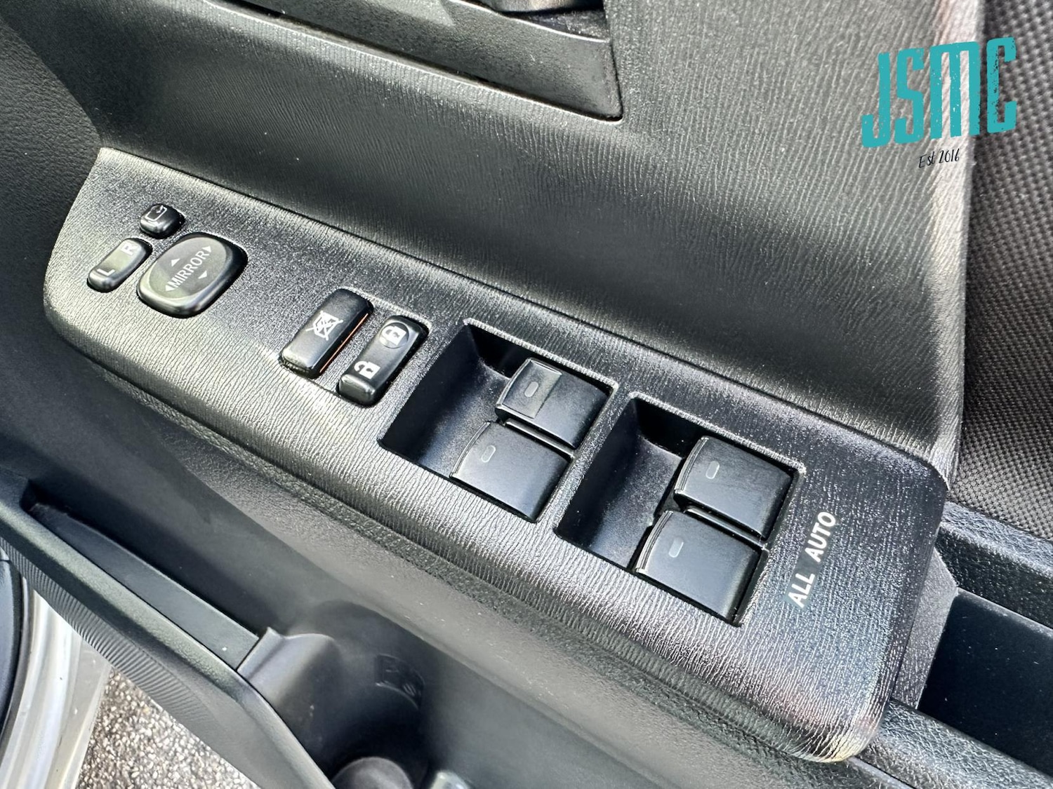 Used Toyota Voxy 2010 for sale - 78067628: Photo 28