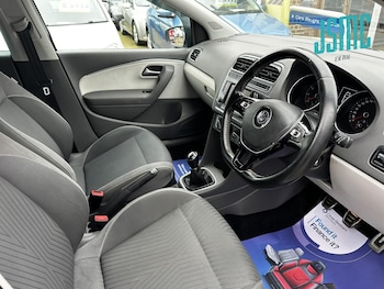 Used Volkswagen Polo 2015 for sale - 77782172: Photo