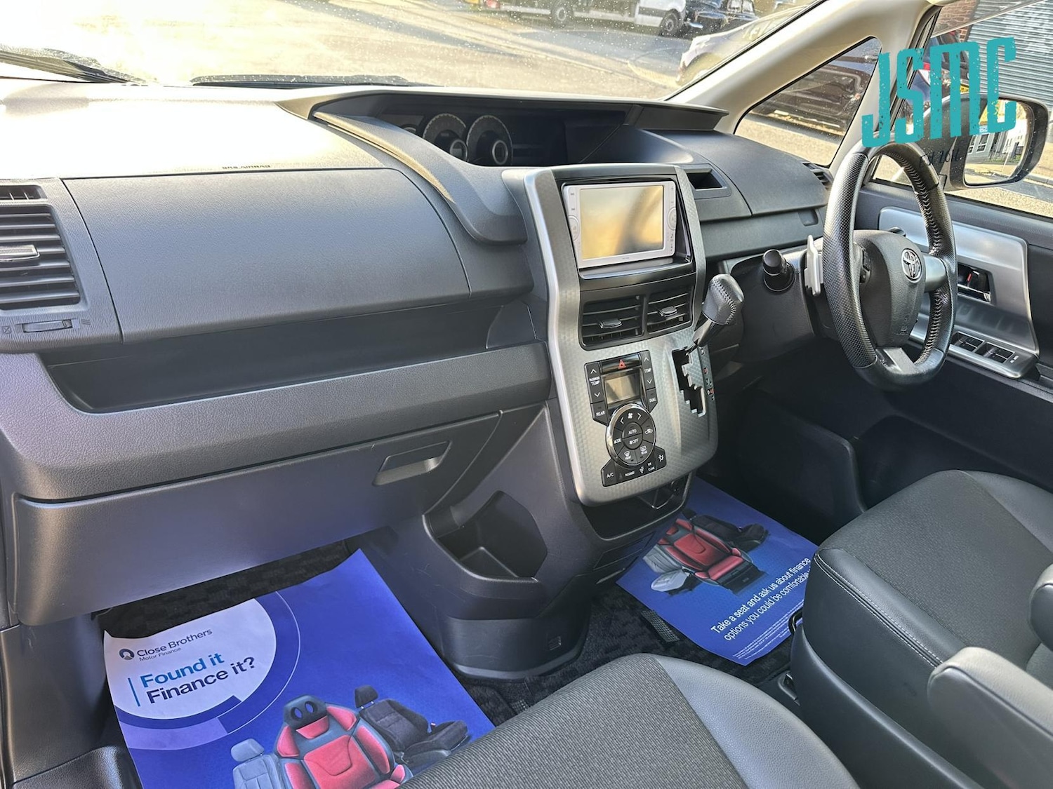 Used Toyota Voxy 2013 for sale - 78057302: Photo 2