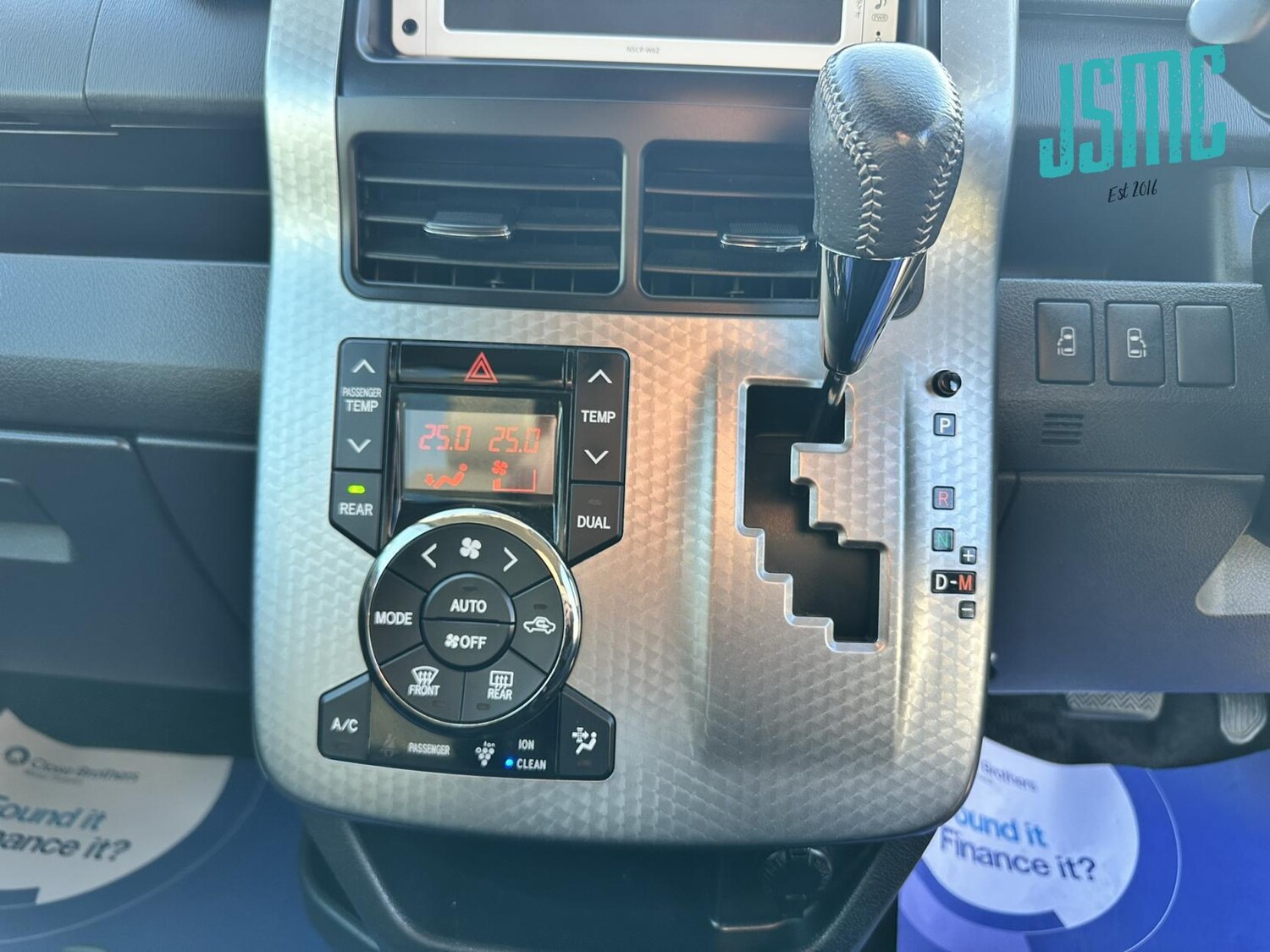 Used Toyota Voxy 2013 for sale - 78057302: Photo 23