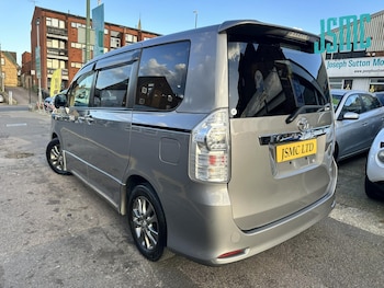 Used Toyota Voxy 2013 for sale - 78057302: Photo