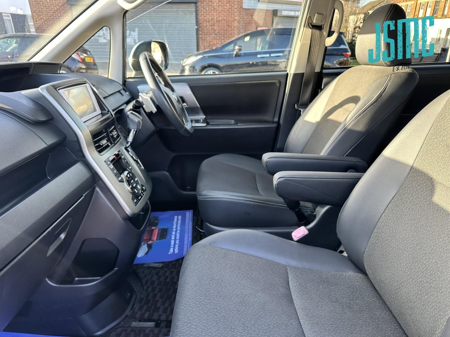 Used Toyota Voxy 2013 for sale - 78057302: Photo 4