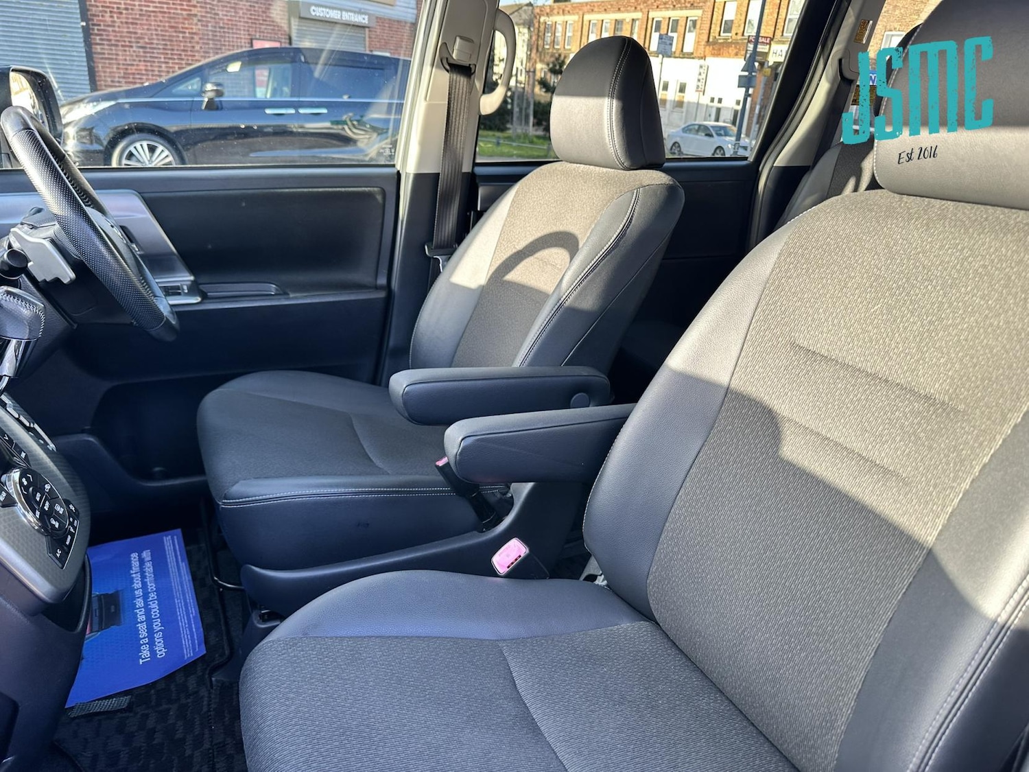 Used Toyota Voxy 2013 for sale - 78057302: Photo 5