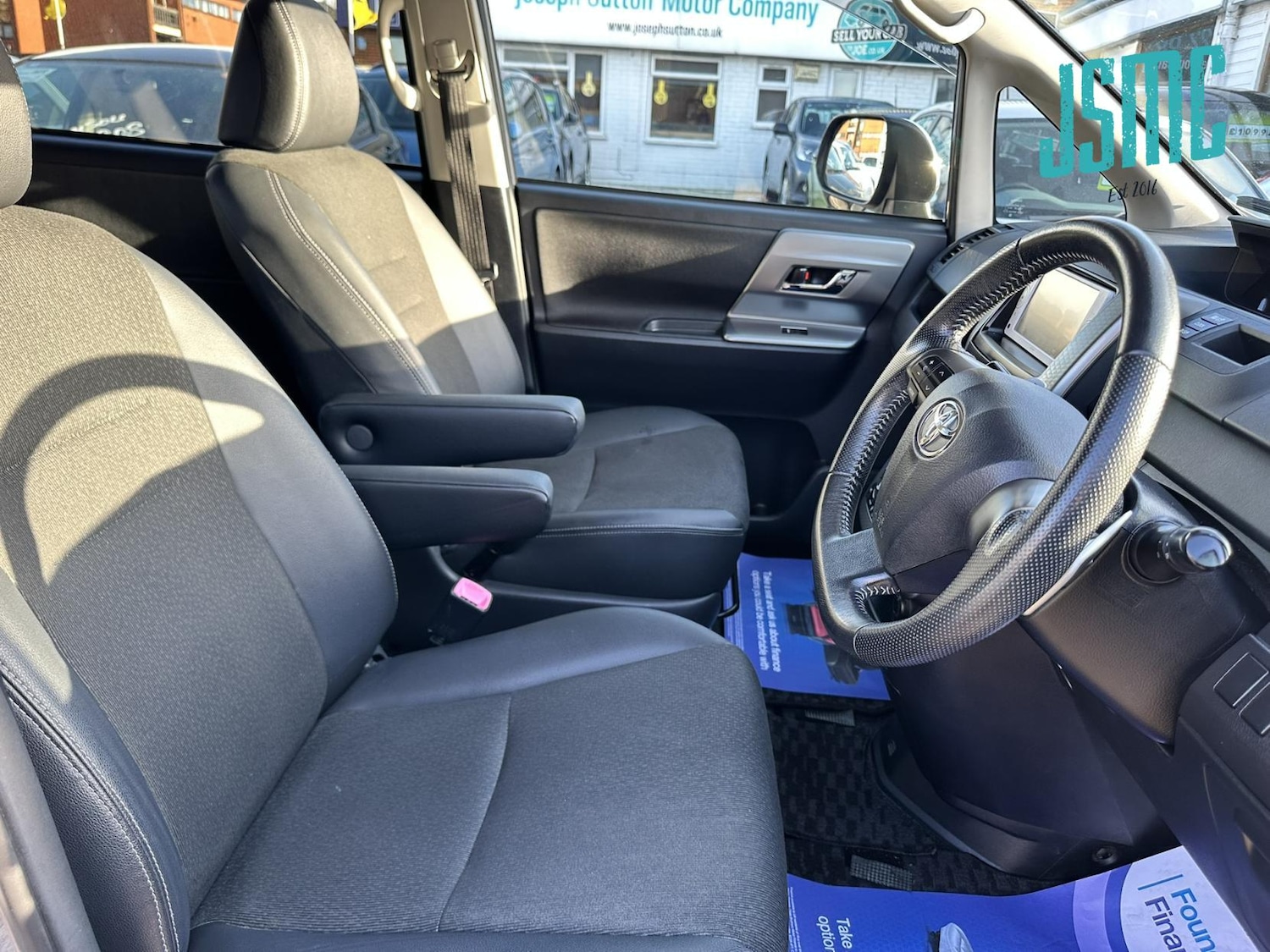 Used Toyota Voxy 2013 for sale - 78057302: Photo 6