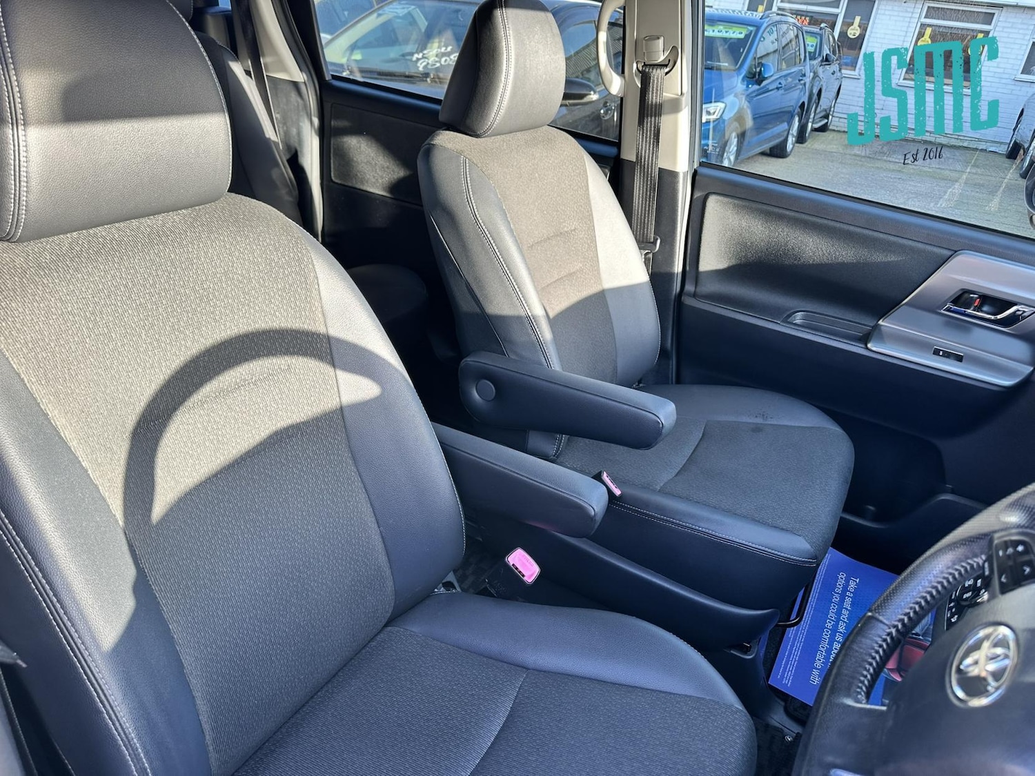 Used Toyota Voxy 2013 for sale - 78057302: Photo 9