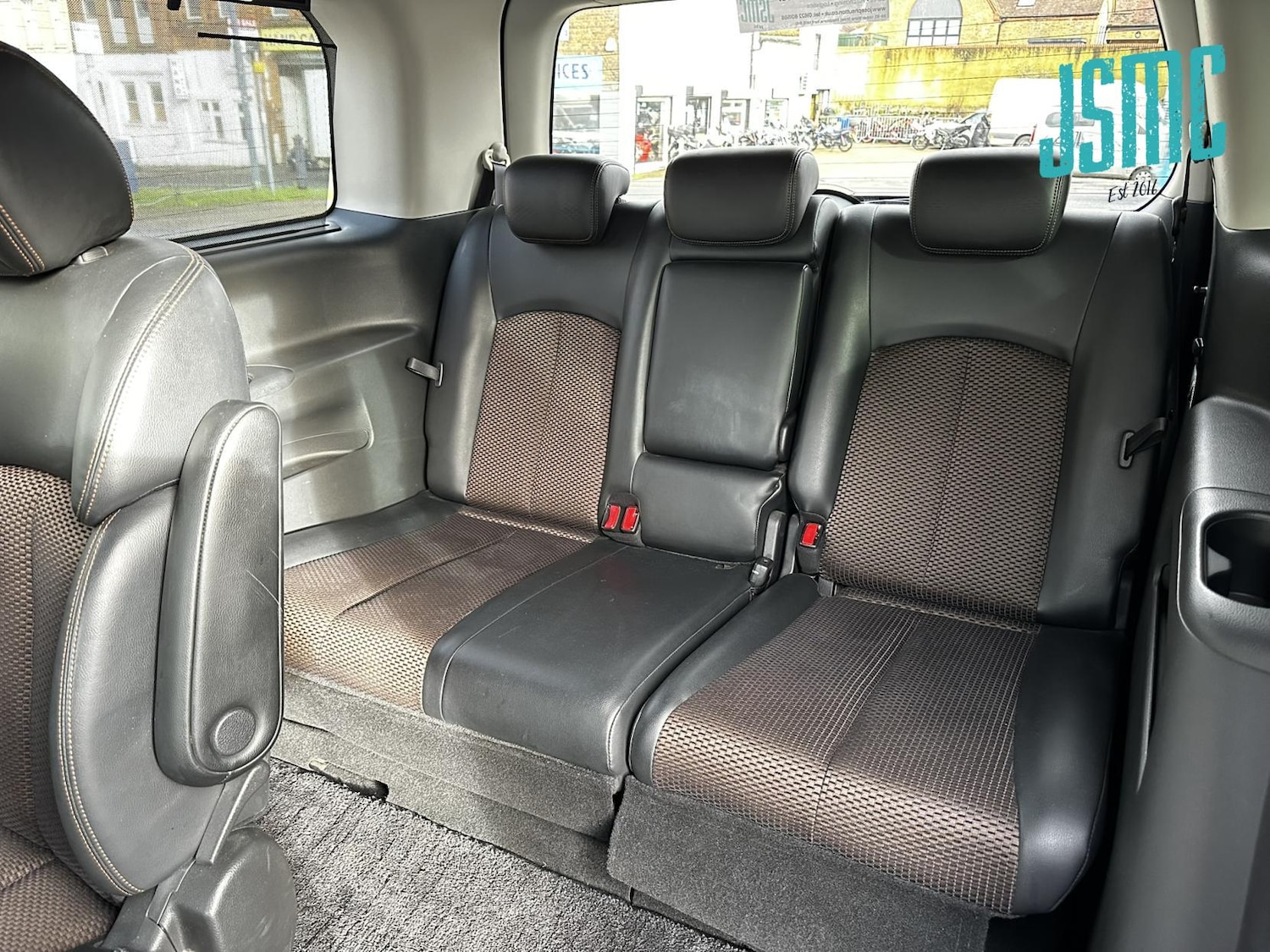 Used Nissan Elgrand 2011 for sale - 77754506: Photo 24
