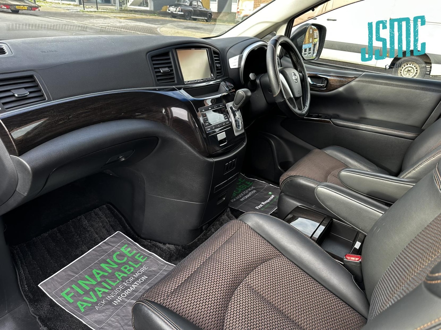 Used Nissan Elgrand 2011 for sale - 77754506: Photo 3