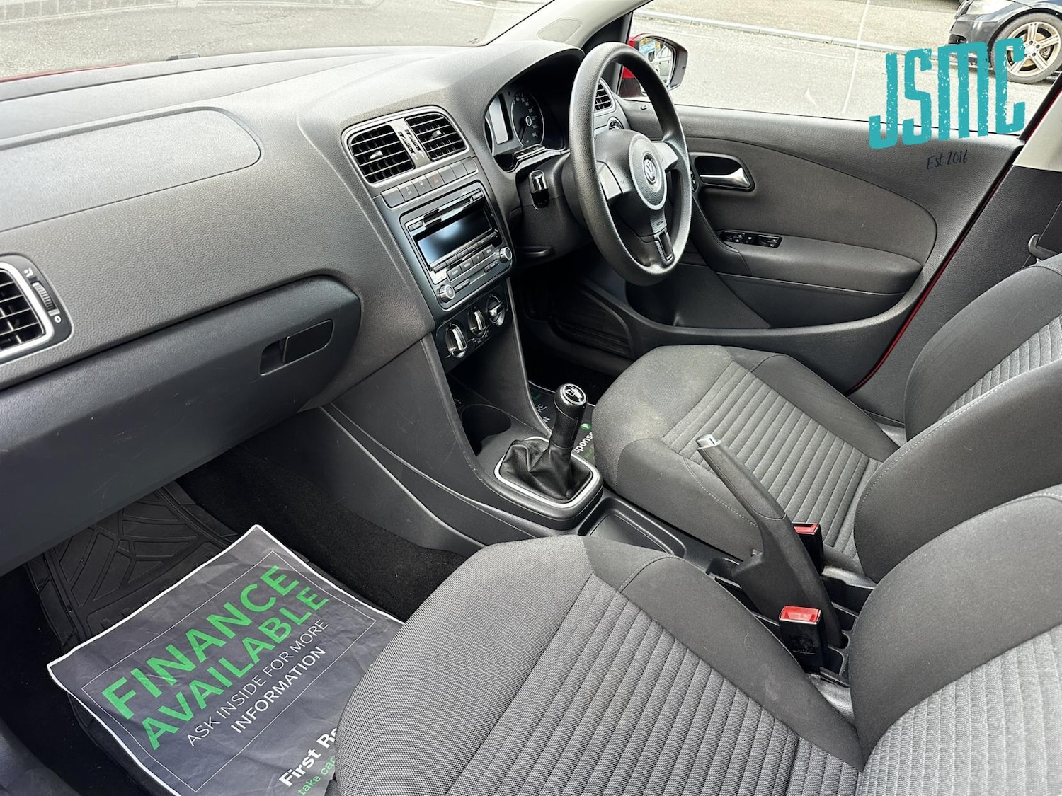 Used Volkswagen Polo 2011 for sale - 76344877: Photo 2