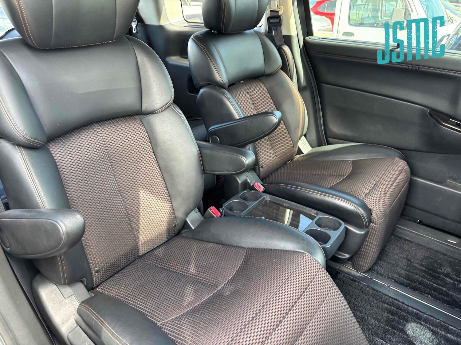 Used Nissan Elgrand 2011 for sale - 76750326: Photo 3