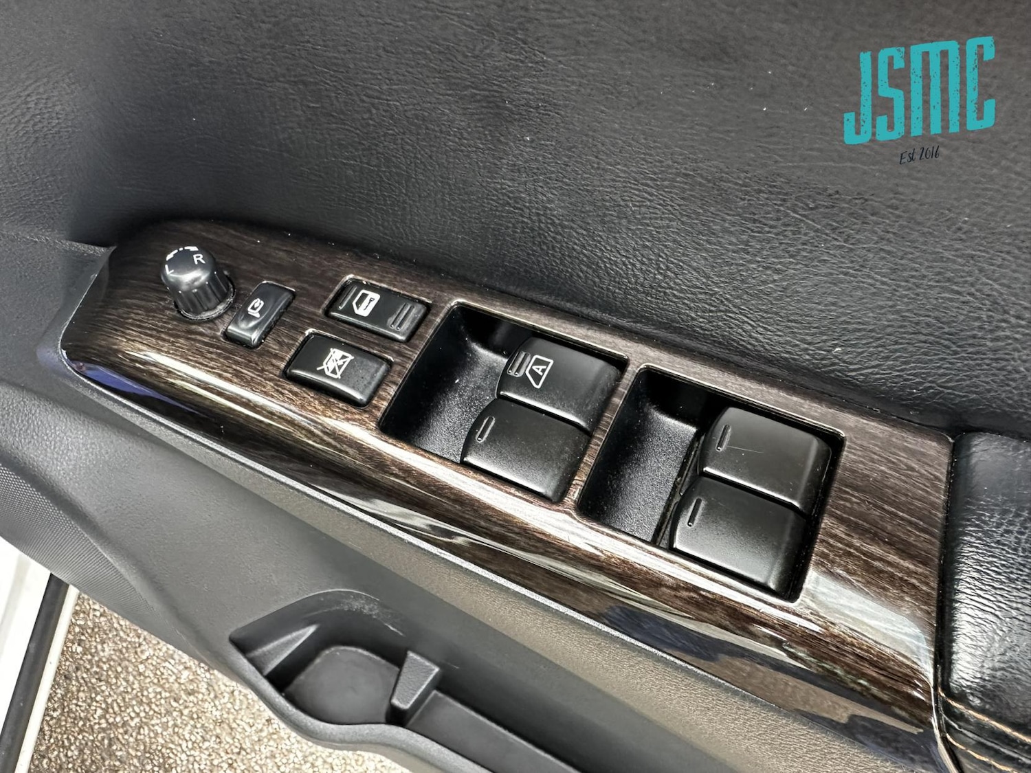 Used Nissan Elgrand 2011 for sale - 78099771: Photo 24