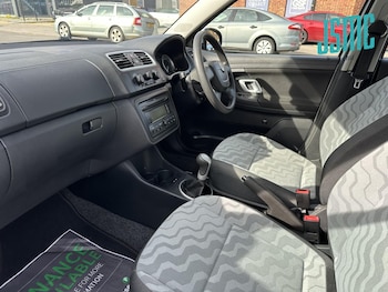Used Skoda Fabia 2010 for sale - 76055979: Photo 2