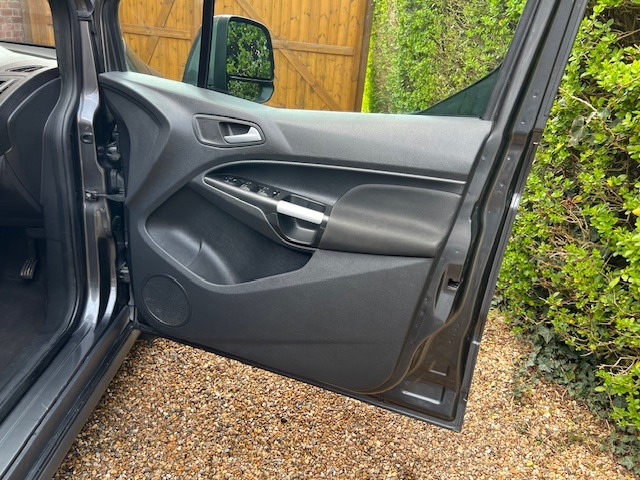 Used Ford Tourneo Connect 2015 for sale - 77973568: Photo 4