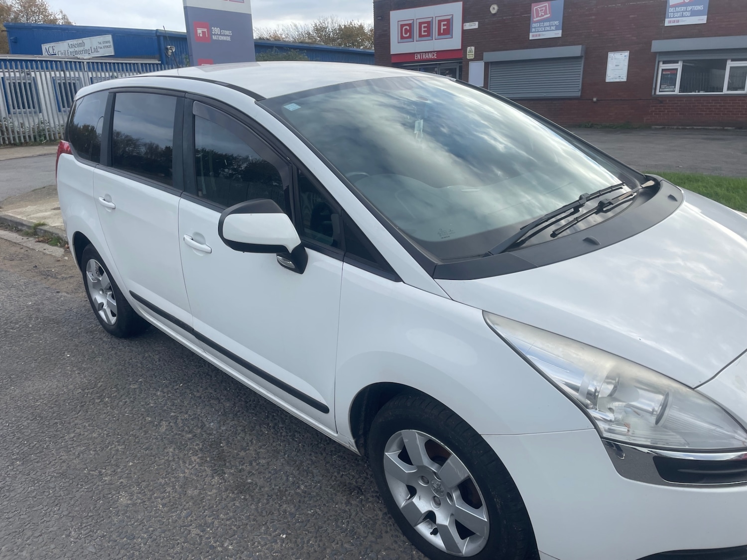 Used Peugeot 5008 2013 for sale - 76316586: Photo 2