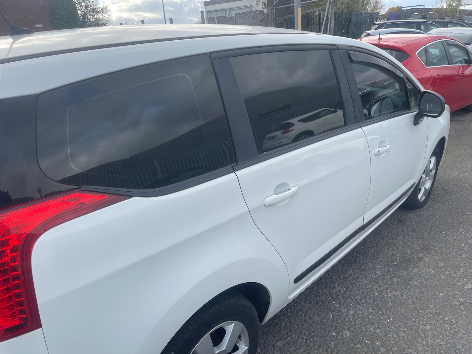 Used Peugeot 5008 2013 for sale - 76316586: Photo 3